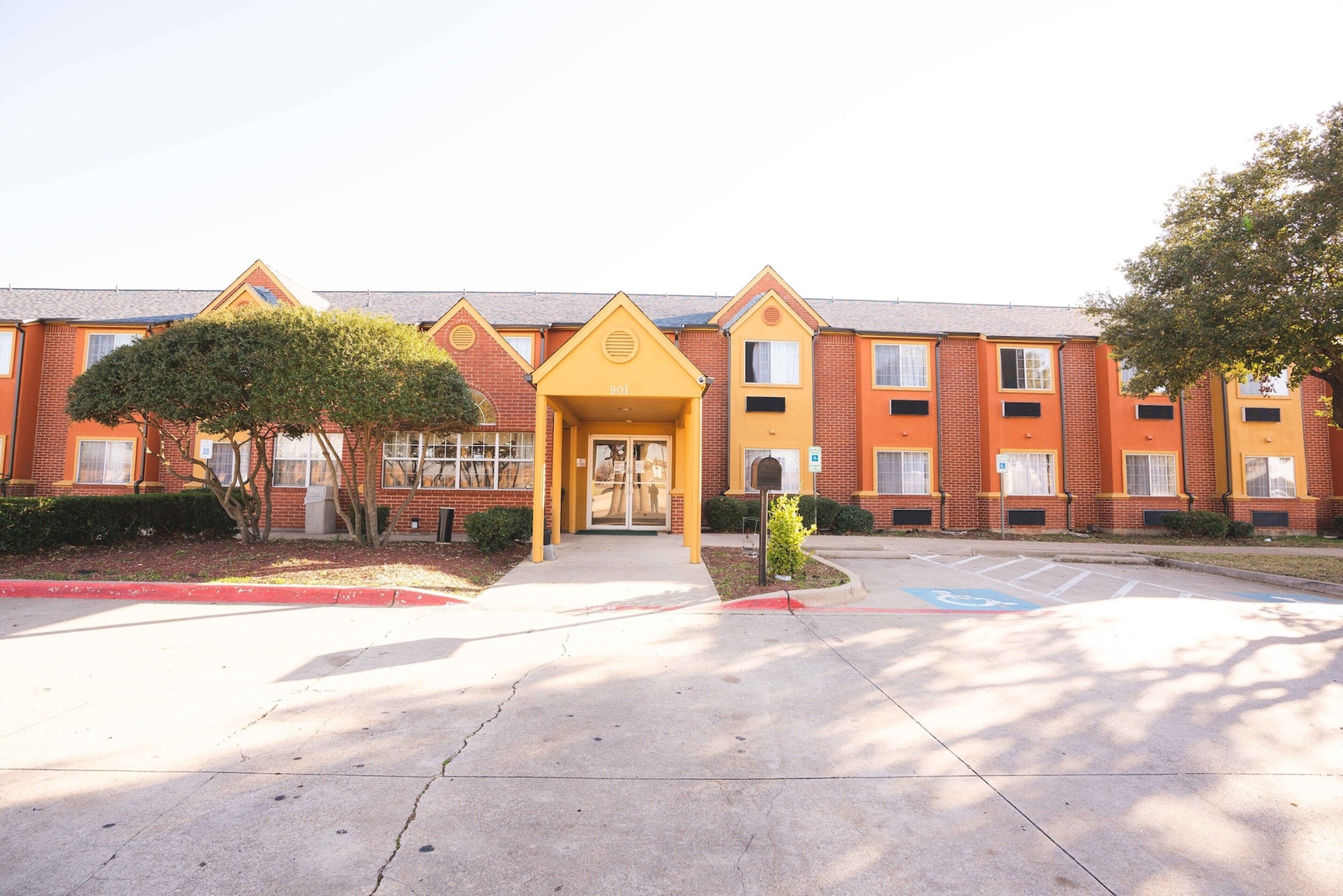 Red Roof Inn & Suites Euless - DFW Airport Southwest