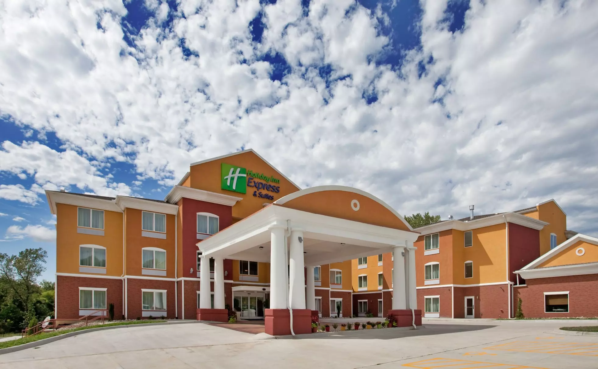 Holiday Inn Express Hotel & Stes Kansas City Sports Complex by IHG - Primary Image