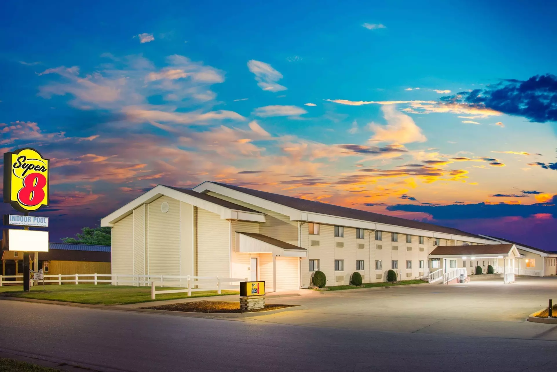 Super 8 by Wyndham Nevada - Primary Image