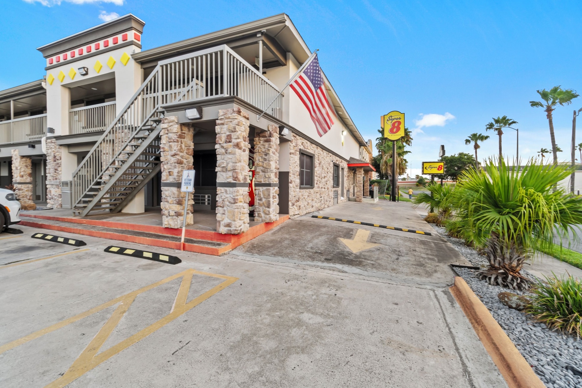 Super 8 Wyndham McAllen Downtown- City Center-Plaza Mall-Airport