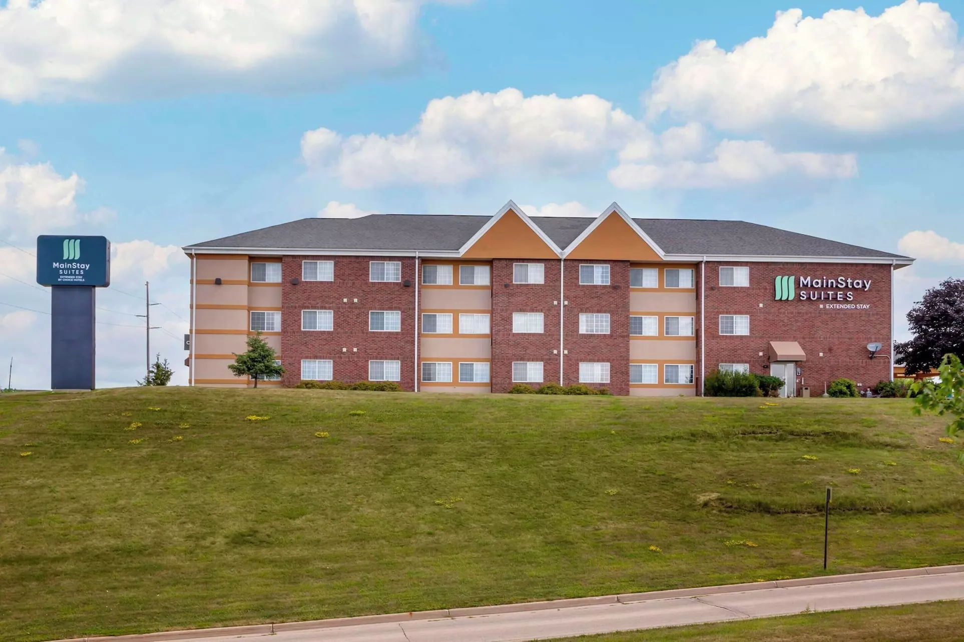 MainStay Suites Dubuque at Hwy 20 - Primary Image