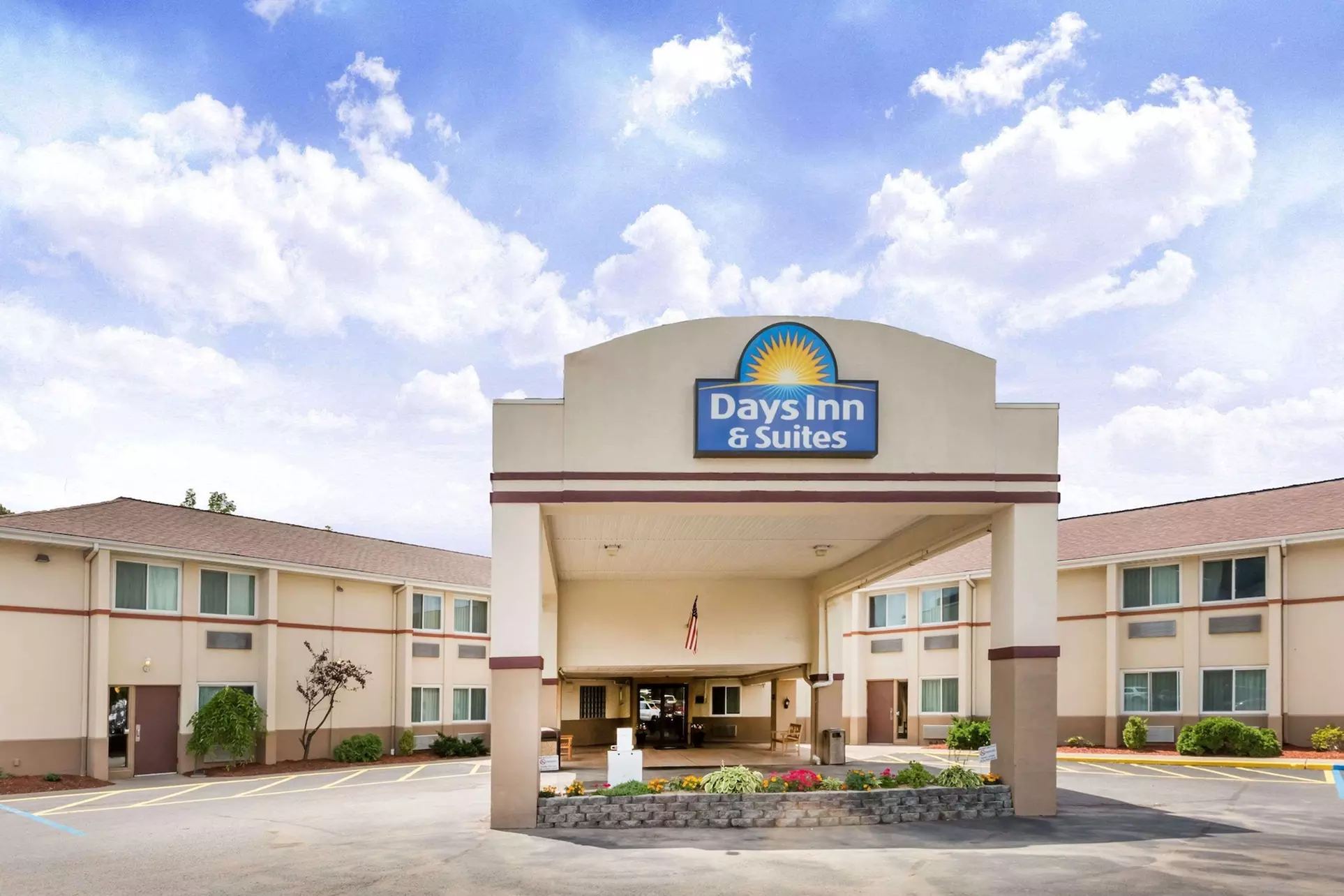 Days Inn & Suites by Wyndham Bridgeport - Clarksburg - Primary Image