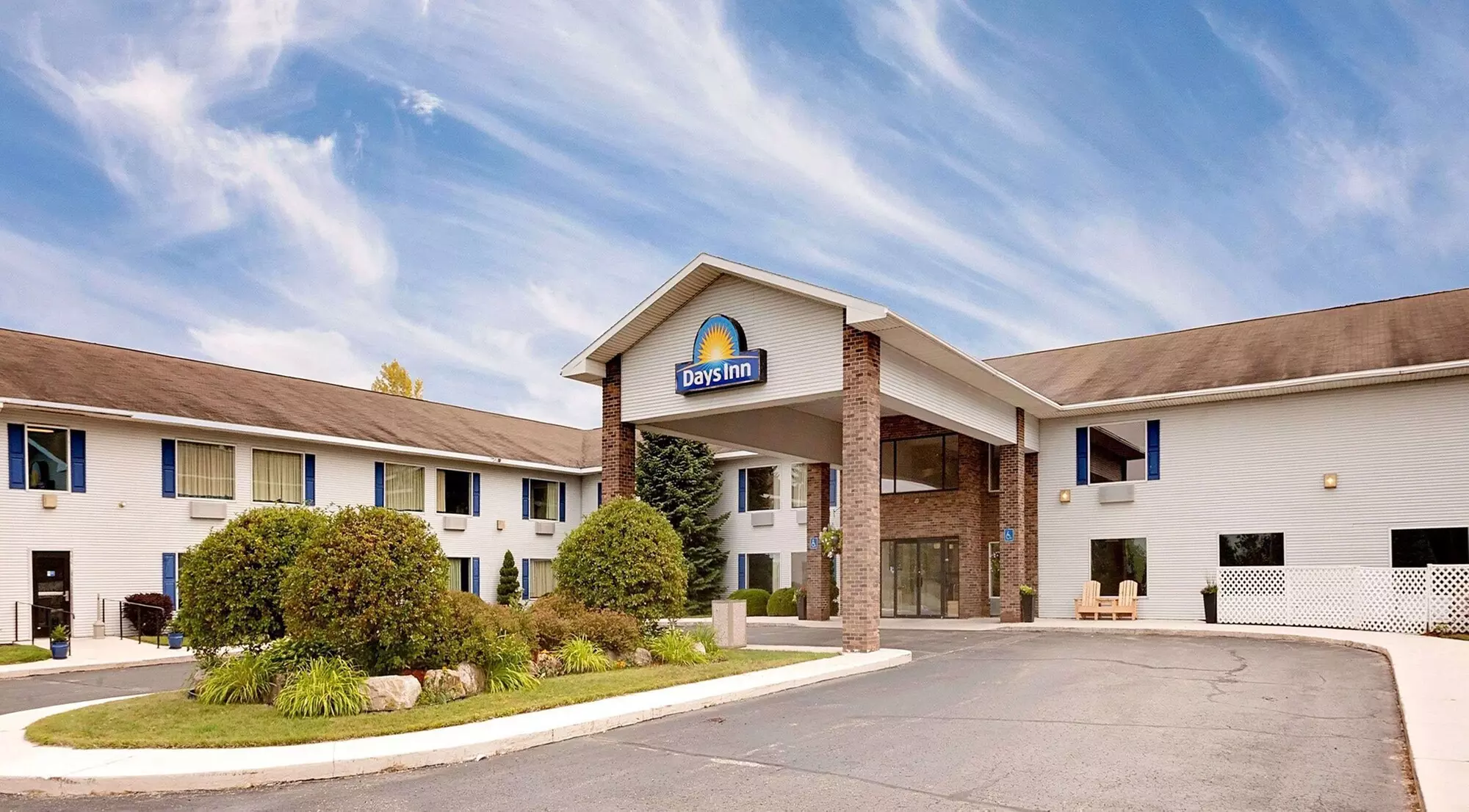 Days Inn by Wyndham Cadillac - Primary Image