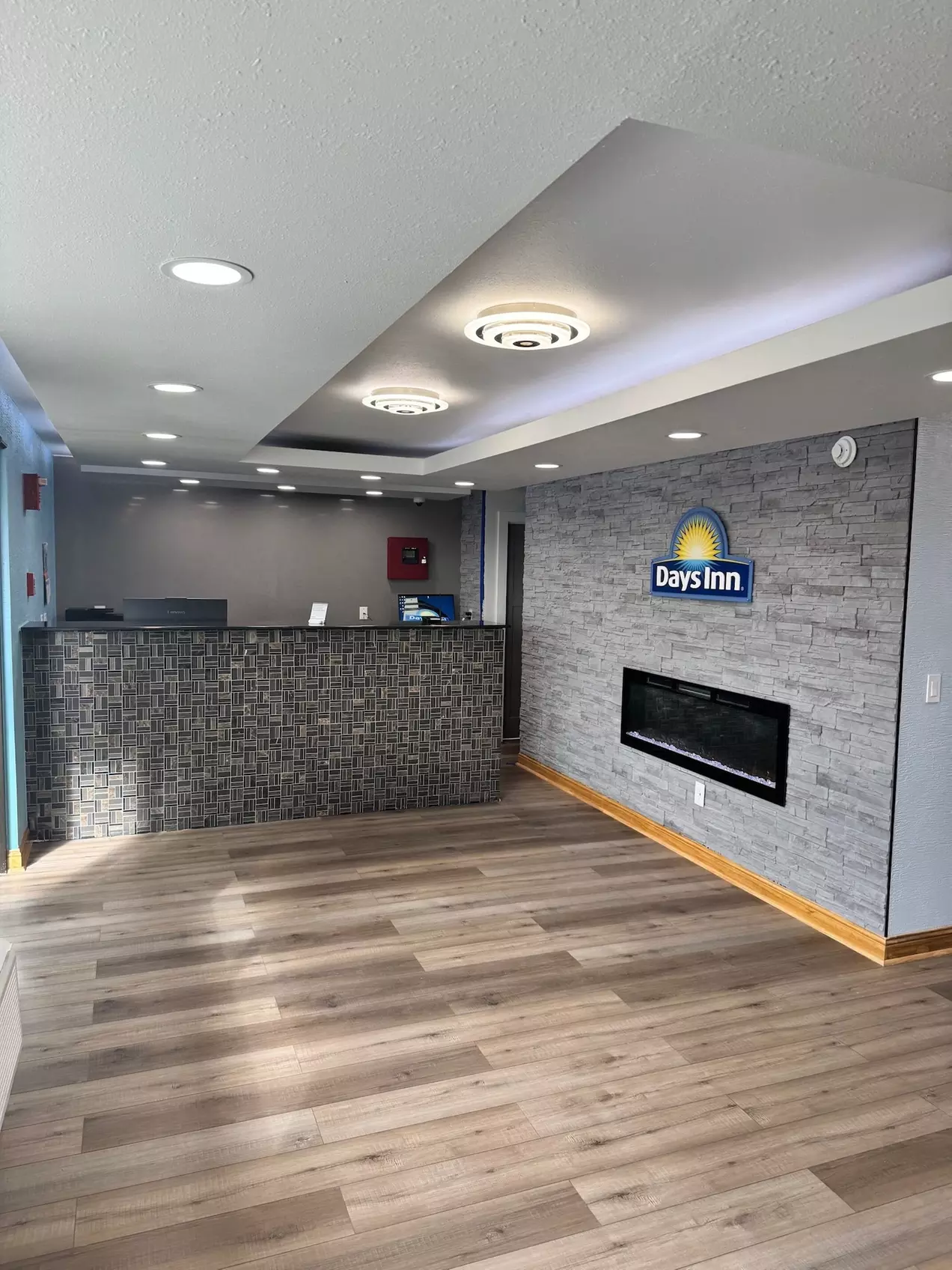 Days Inn by Wyndham Cloverdale Greencastle - Primary Image