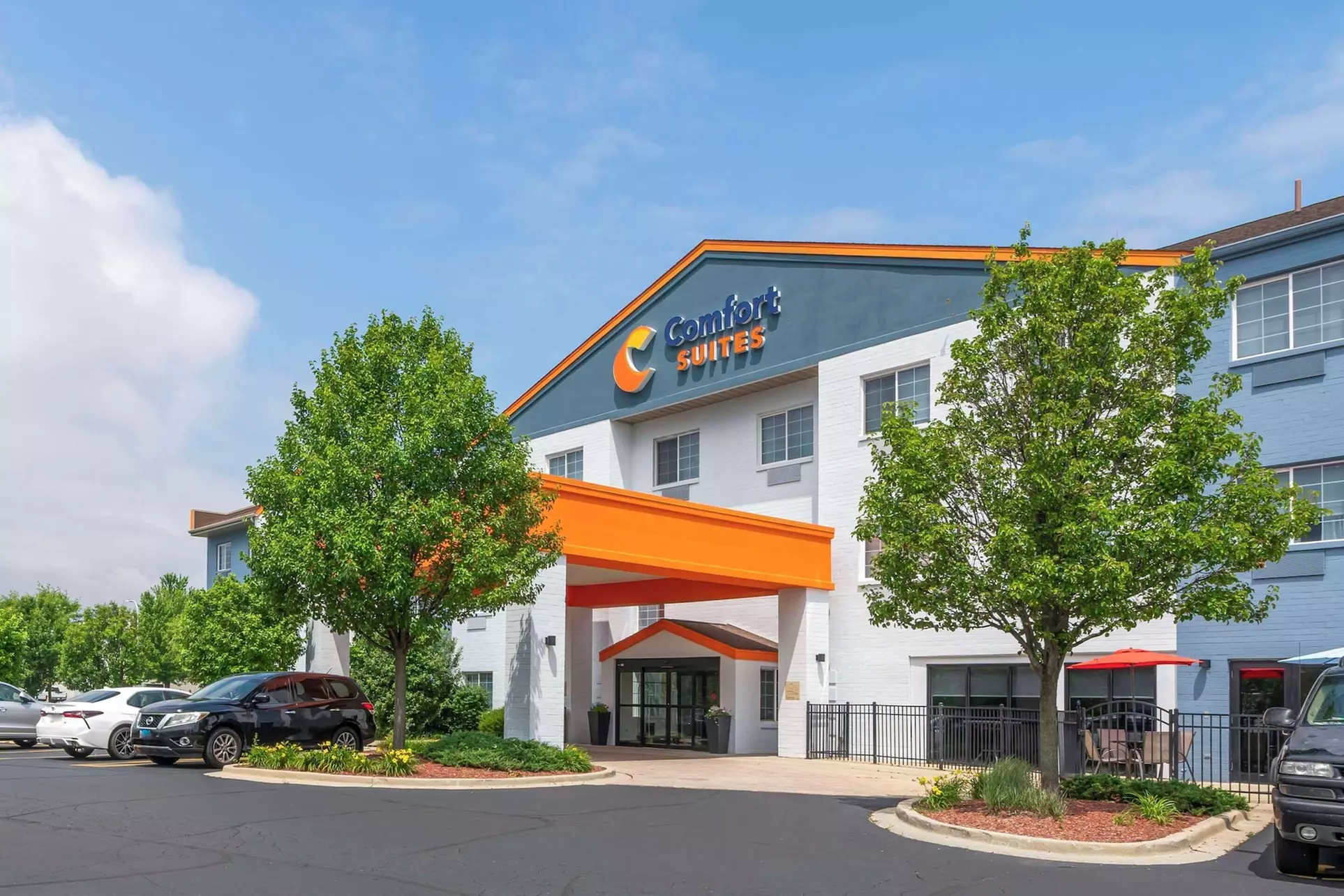 Comfort Suites Elgin - Primary Image