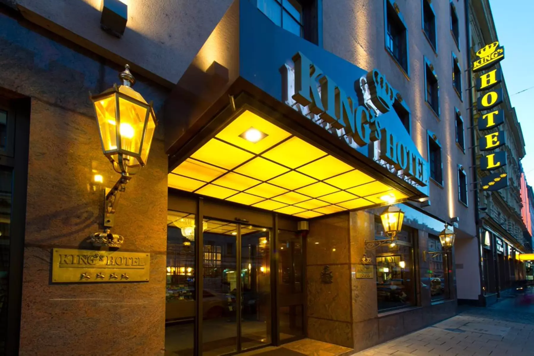 KING's HOTEL First - Primary Image