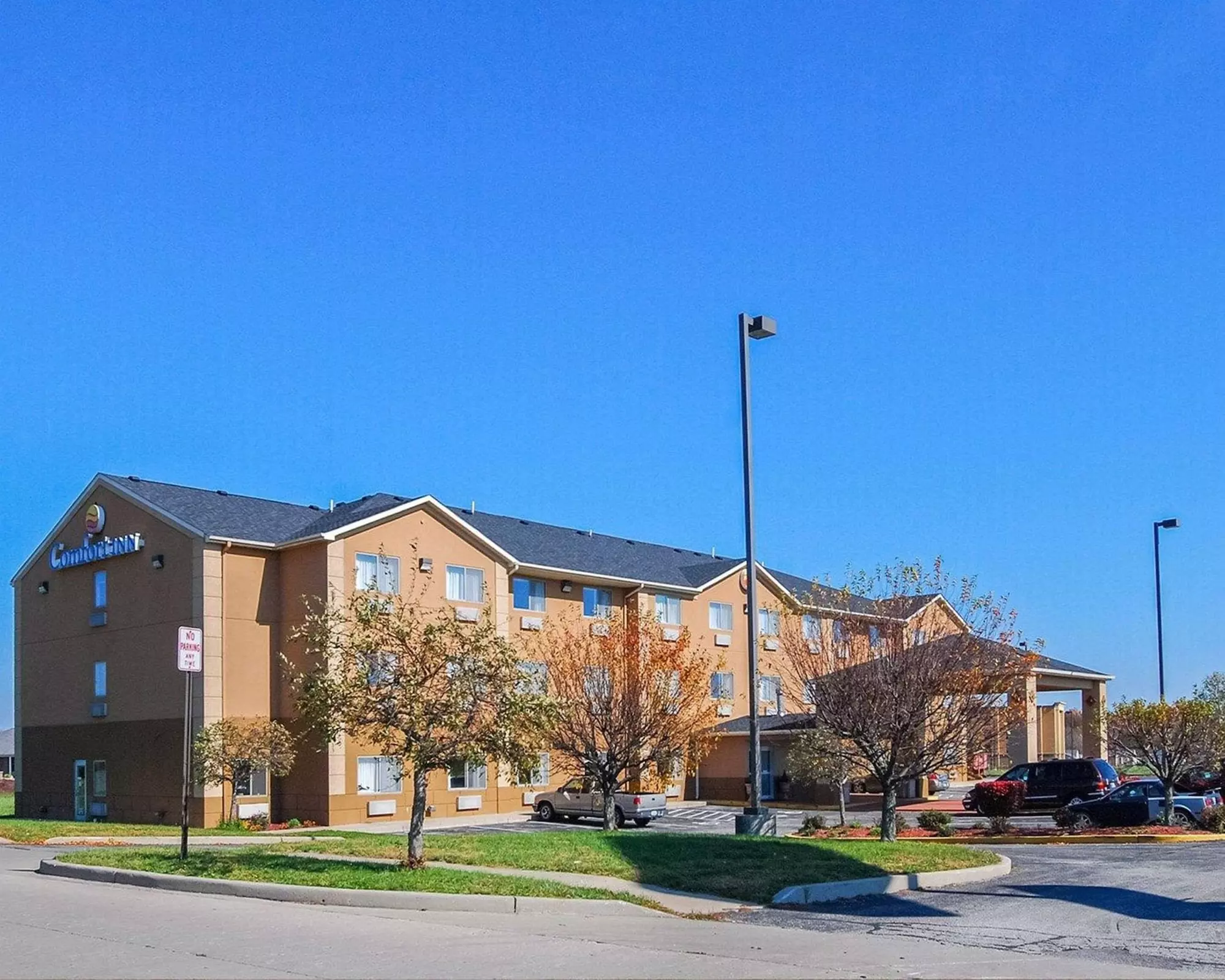Comfort Inn & Suites North Greenfield - Primary Image