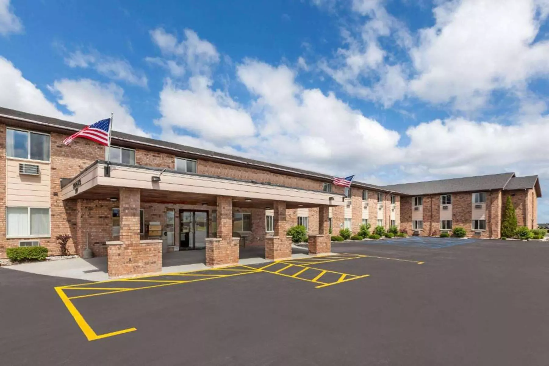 Baymont by Wyndham Manistee - Primary Image