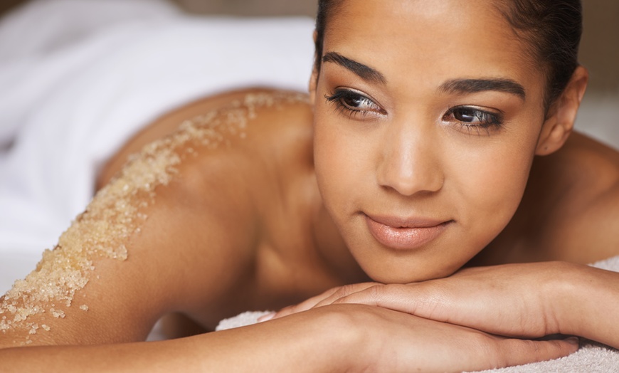 Image 1: 60-Minute Pamper Package