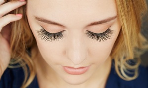 Bye-lash im face & body: Wimpernverlängerung im „Natural Look“ oder „Glamour Look“ bei Bye-lash im face & body (bis zu 62% sparen*)