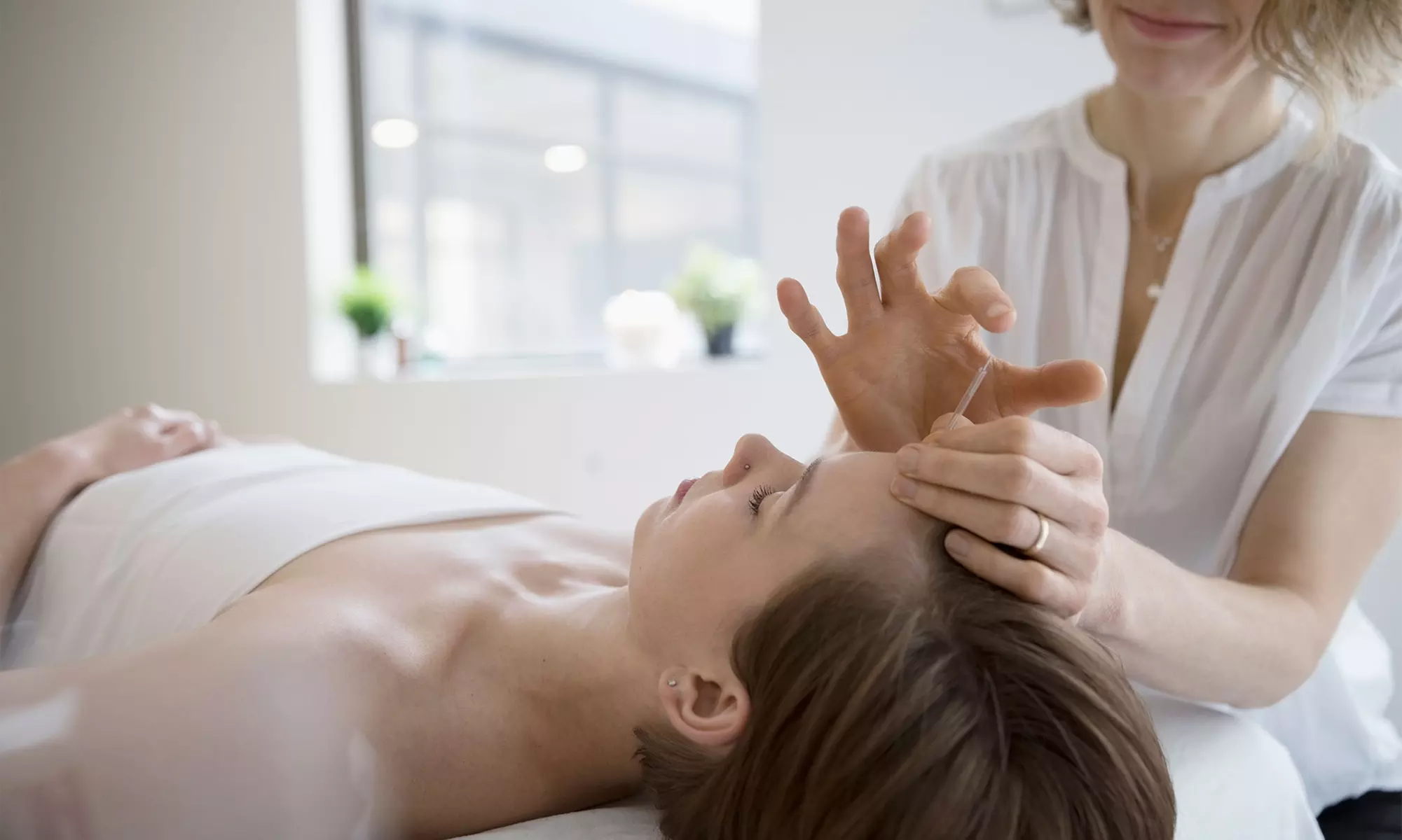 Cosmetic acupuncture sessions for skin rejuvenation with tui na massage and meditation (Up to 67% Off) - Primary Image