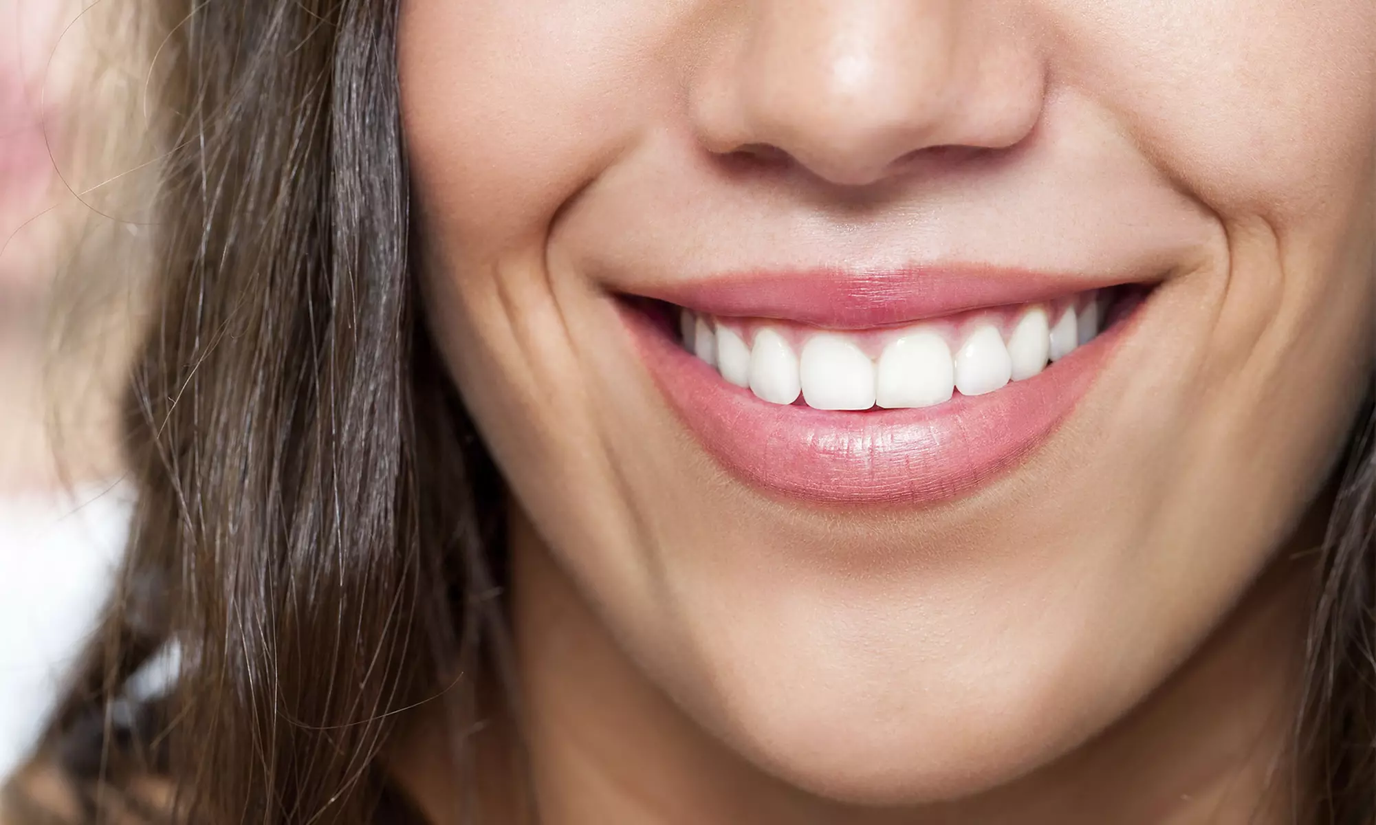 Limpieza bucal con revisión y opción a blanqueamiento dental led