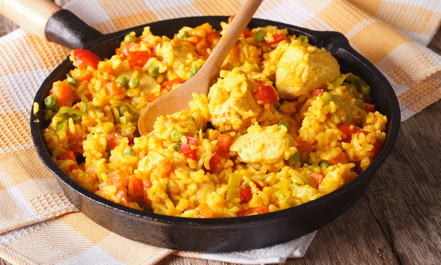 Image 1: Menu con paella valenciana