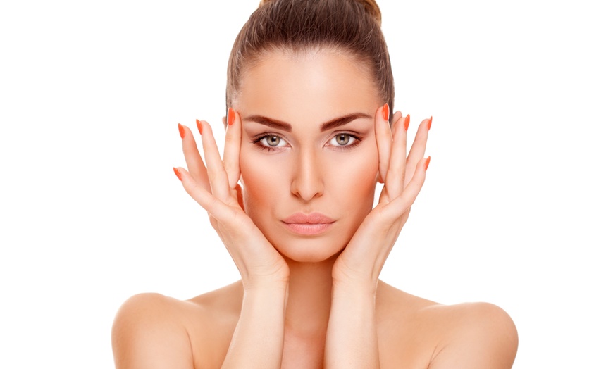 Image 1: Reduce Fine Lines & Wrinkles: 20/40 Units of Botox at a Luxurious Spa