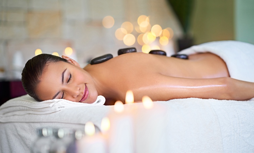 Image 1: Massage with Oil and Hot Stones