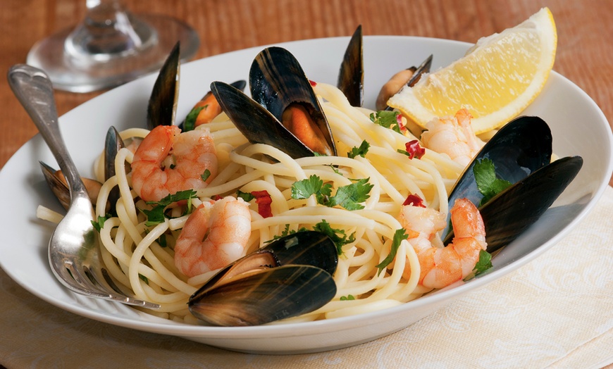 Image 1: ⏰ Menu di mare con calice di vino