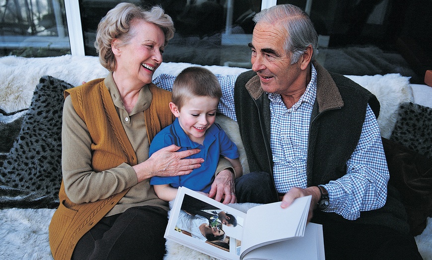 Image 4: Shooting photo des grands parents Marseille et Lavandou alentours