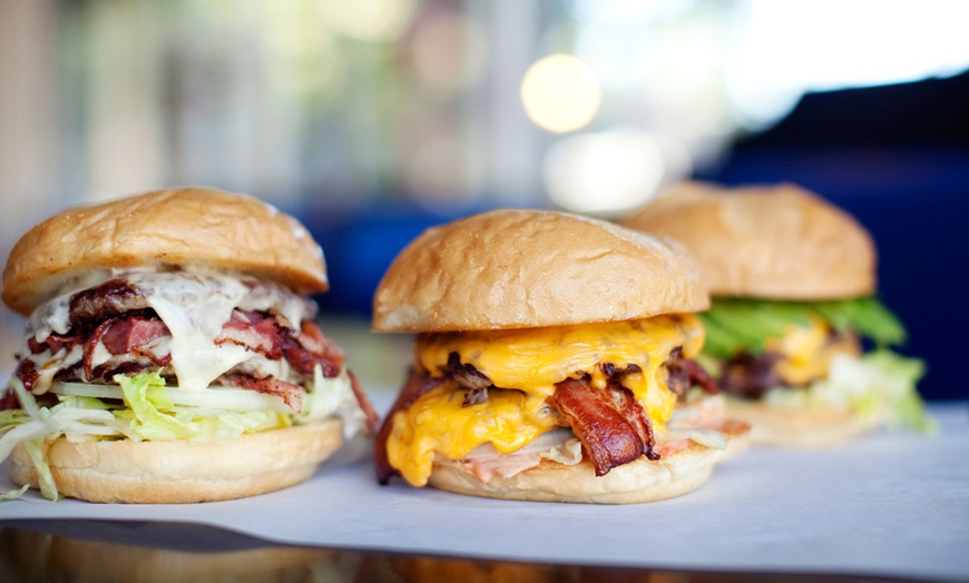 Image 1: Do 10% zniżki na Specjalność restauracji - hamburgery w Ręce w Mące PIZZA & BURGER