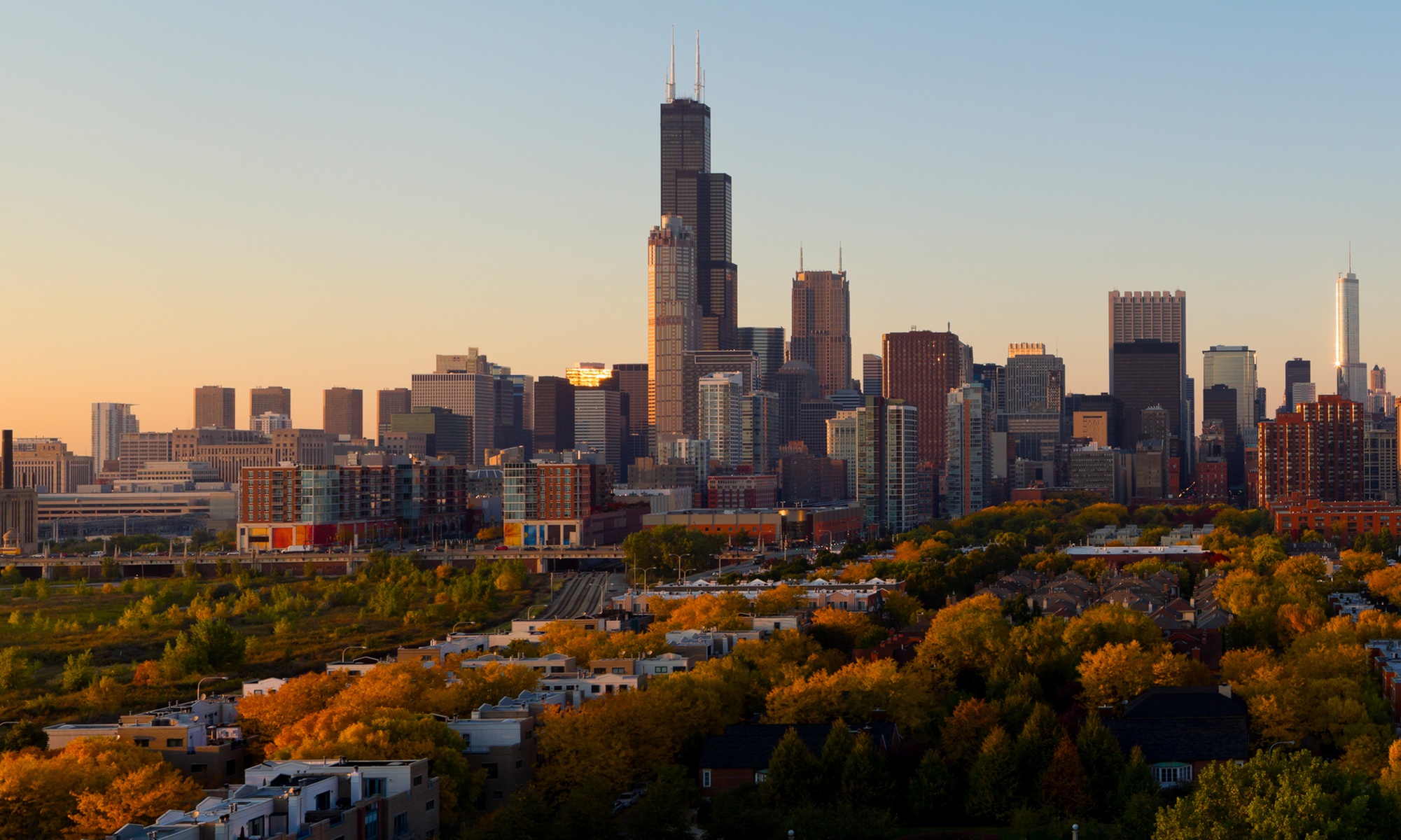 Explore Chicago's History on a Fun Bar Crawl Adventure