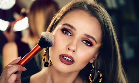 Atelier maquillage avec verre de cava chez Beauty Salon Marisa à Lummen près de Hasselt