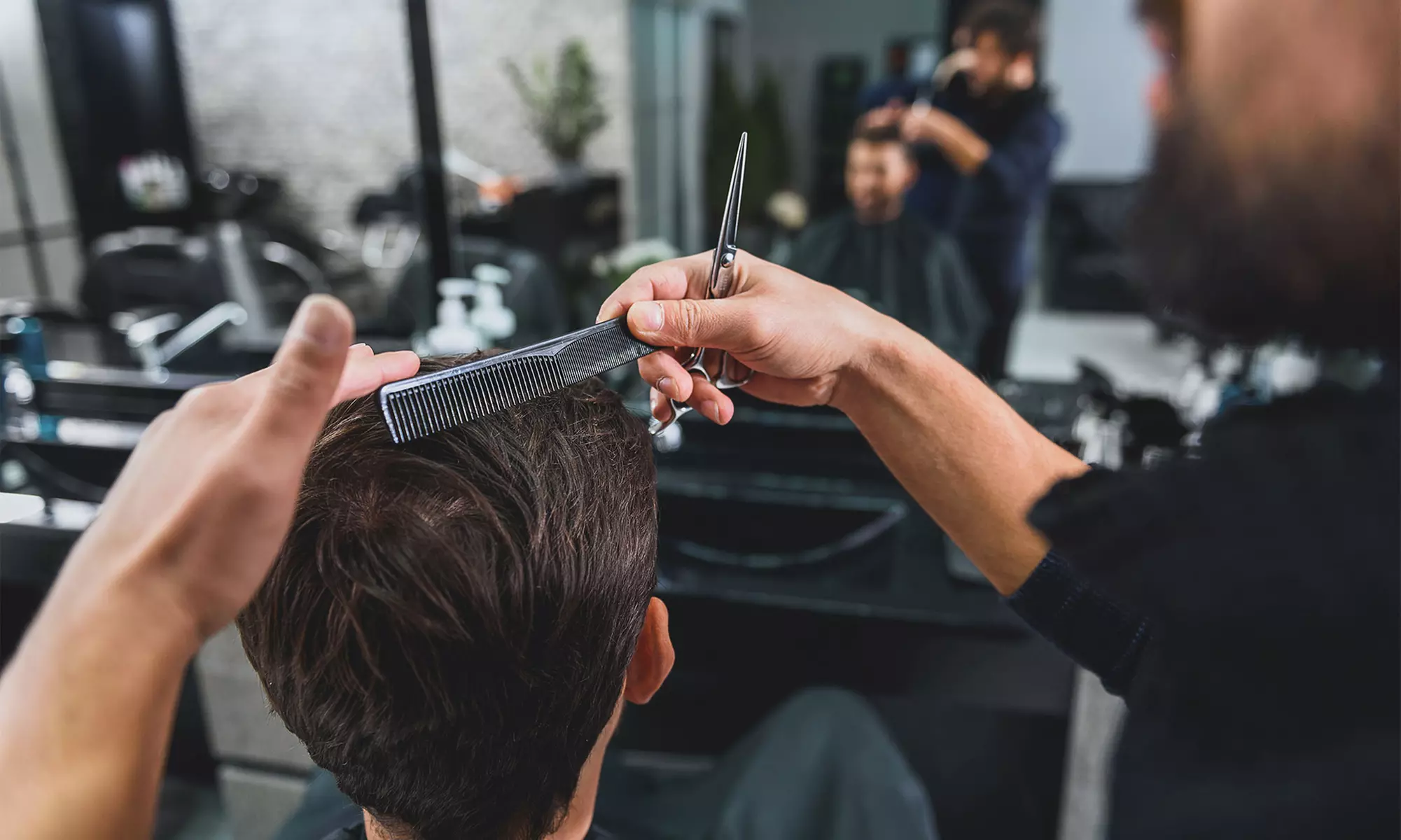 Haarpflege, Waschen & Föhnen oder Beratung, Haarschnitt & Kopf-Massage für alle Haarlängen (bis zu 40% sparen) - Primary Image