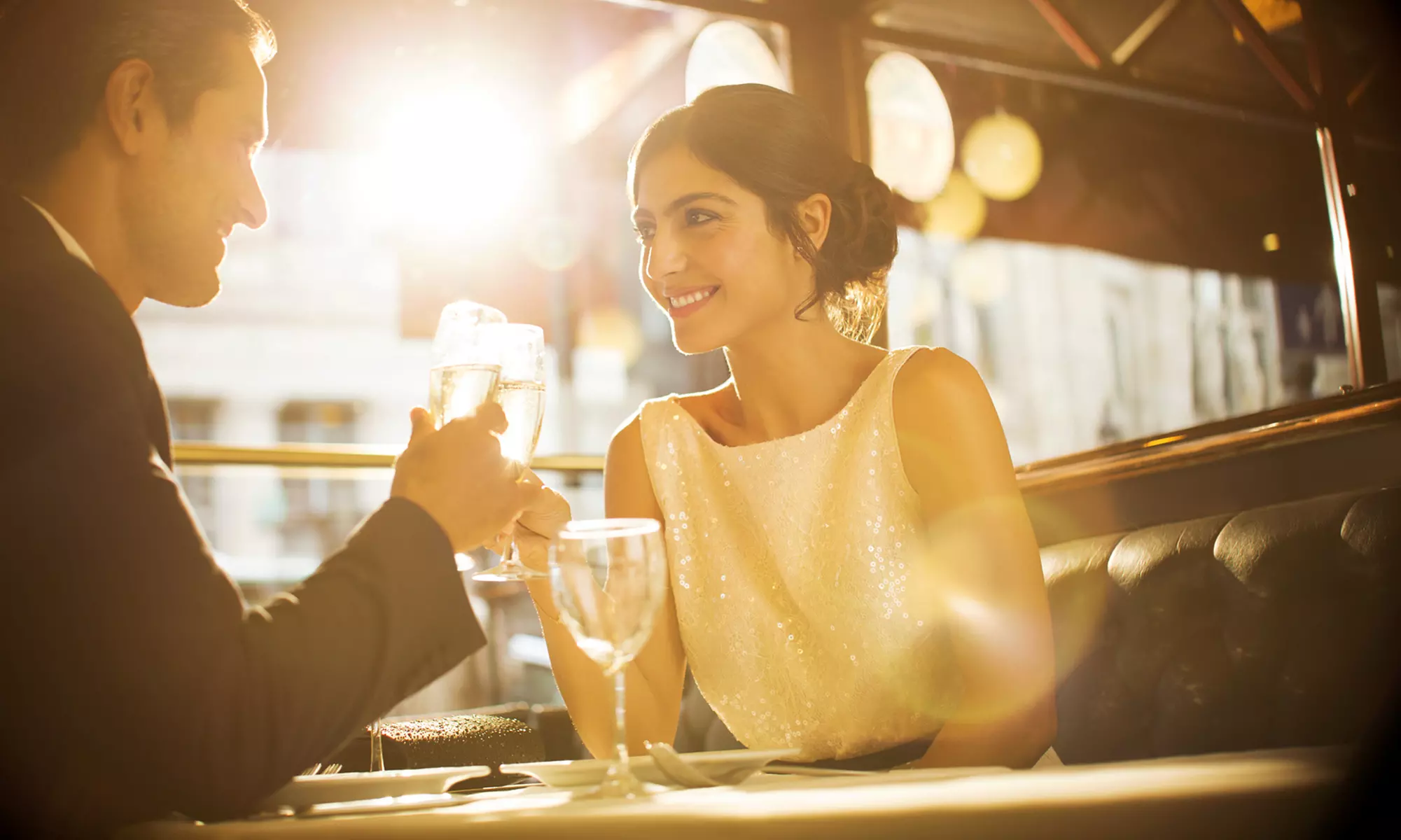 „Dinner in the Dark“: 3-Gänge-Überraschungsmenü im Dunkeln für 2 oder 4 Personen im Realblind (bis  29% sparen) - Primary Image