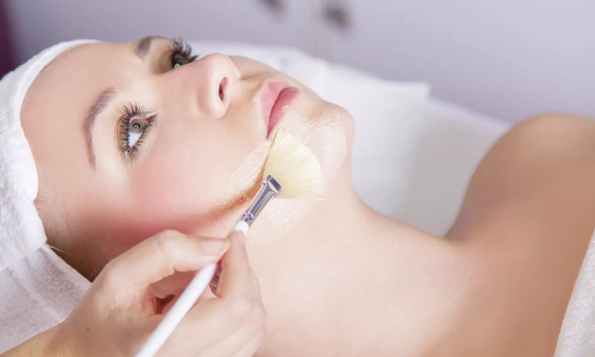 Peeling kawitacyjny, sonoforeza, oczyszczanie wodorowe i więcej