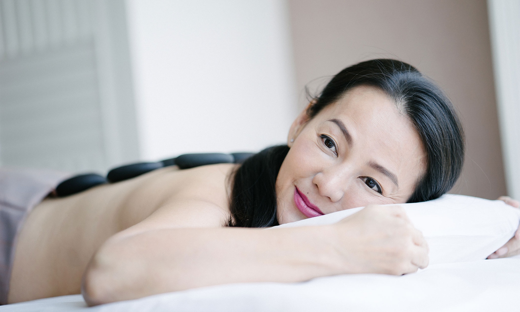 60-Minute Deluxe Body Massage with Essential Oil & Hot Stone