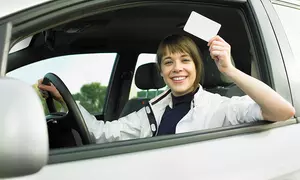 Curso para obtener el carné de coche tipo B con 5 o 8 prácticas en Autoescuela Signes (hasta 88% de descuento)