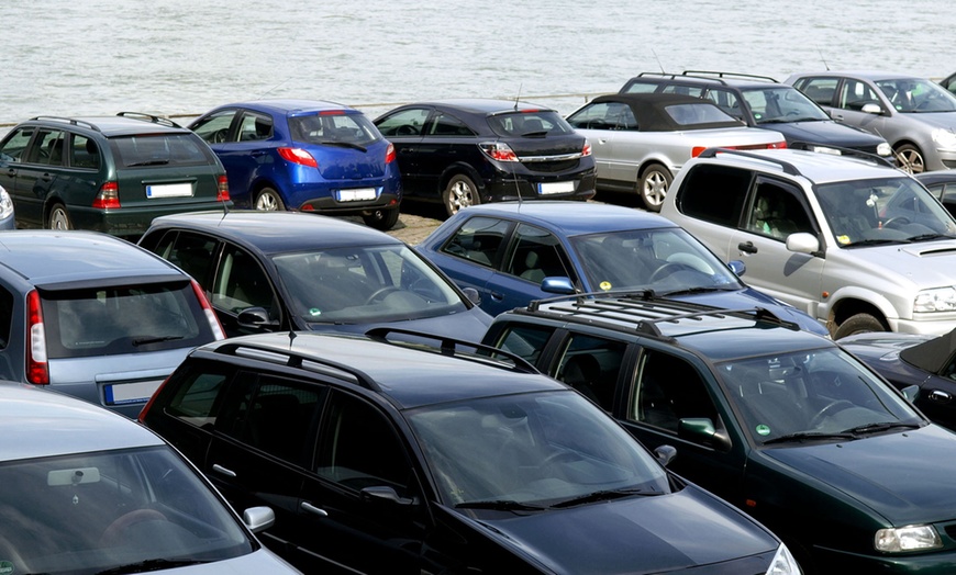 Image 2: Premium Valet-Parking auf dem Außenstellenplatz für 1 bis 28 Tage