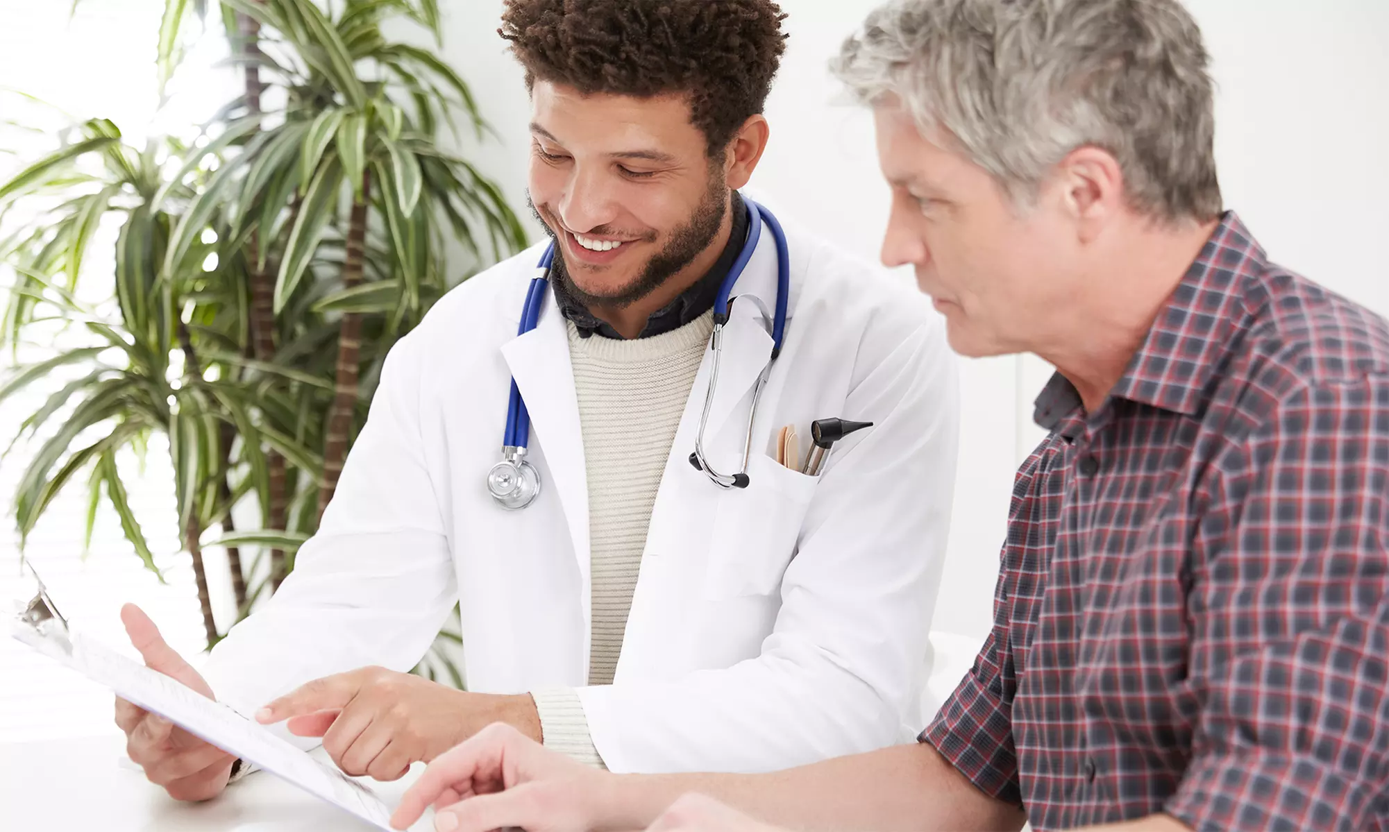 Certificado médico psicotécnico para permisos y licencias al Centro Médico Bravo (hasta 50% de descuento) - Primary Image