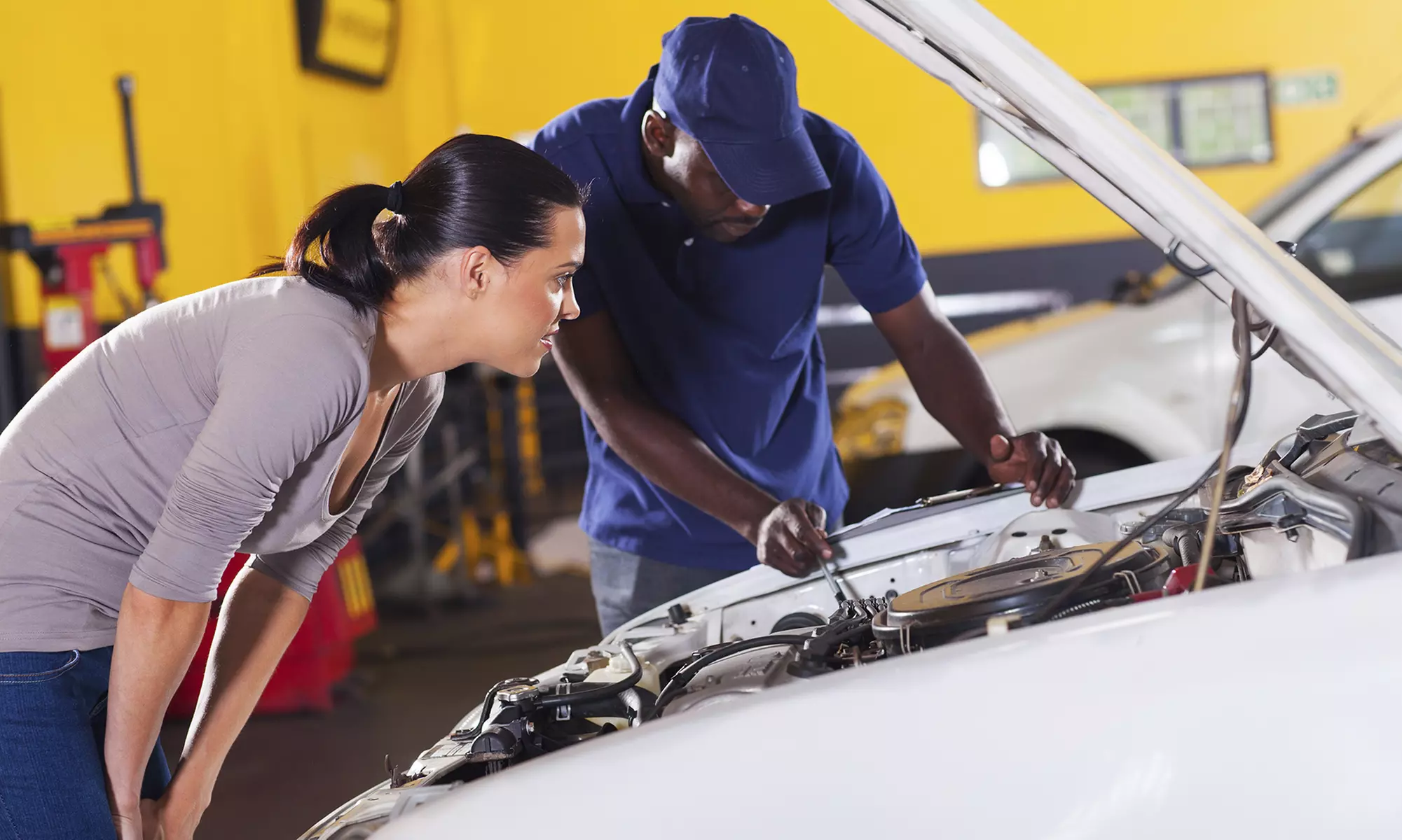 Révision avec changement des 4 filtres et remise à niveau des liquides 5w30, 5w40 ou 10w40 avec EA Performance