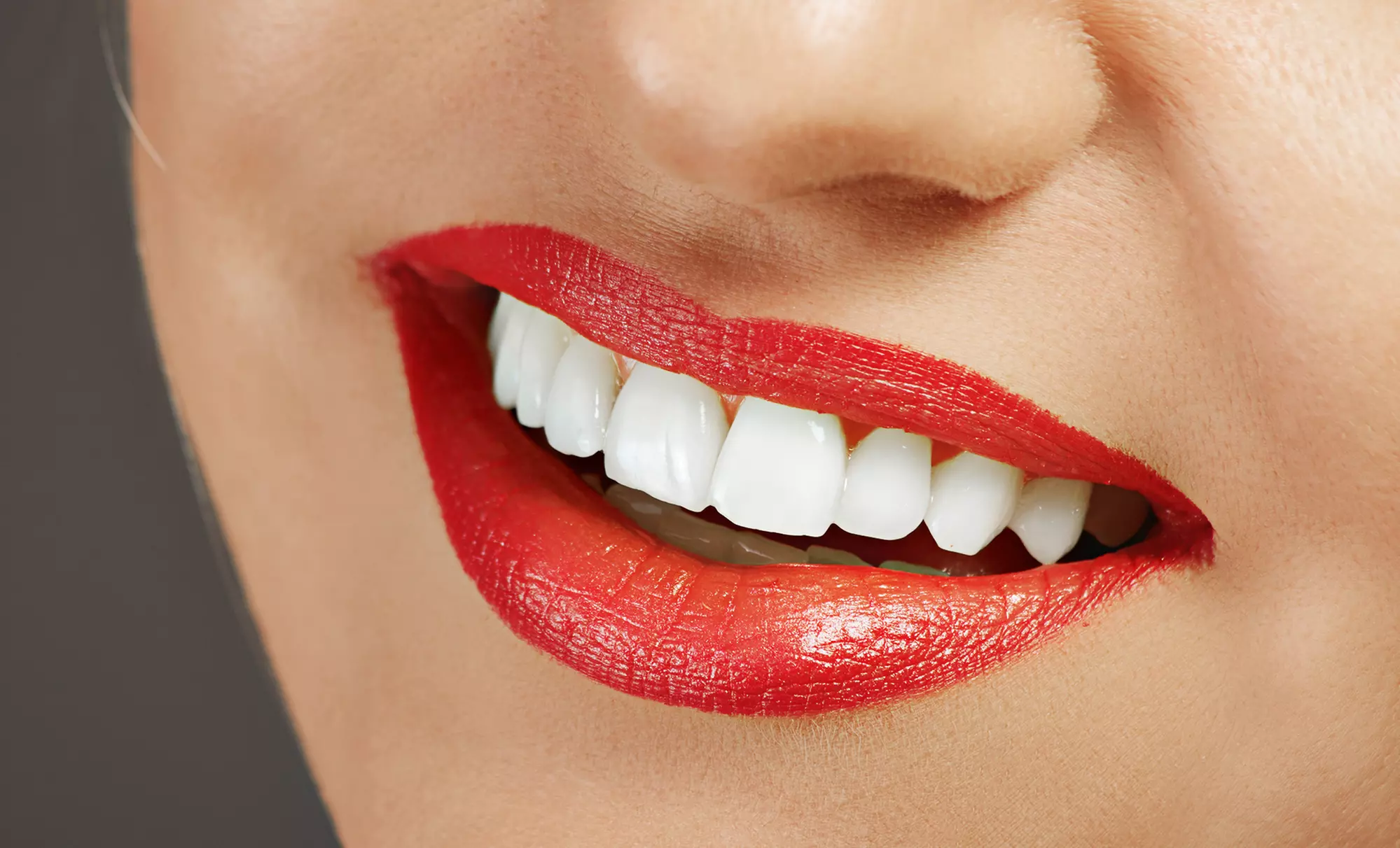 Limpieza dental con pulido y fluorización por ultrasonido por 12 € y con férula de descarga por 69,90 € - Primary Image