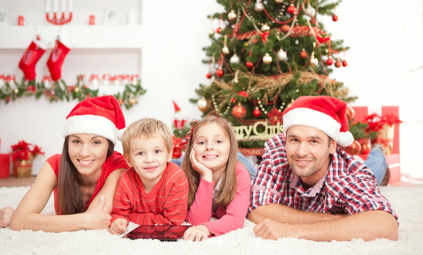 Image 1: Shooting de Noël en famille au Studio des Anges