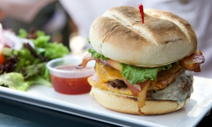 Cafe Königsbau: 2 oder 4 Gourmet-Burger nach Wahl mit Getränk und optional Wein im Café Königsbau (bis zu 56% sparen*)