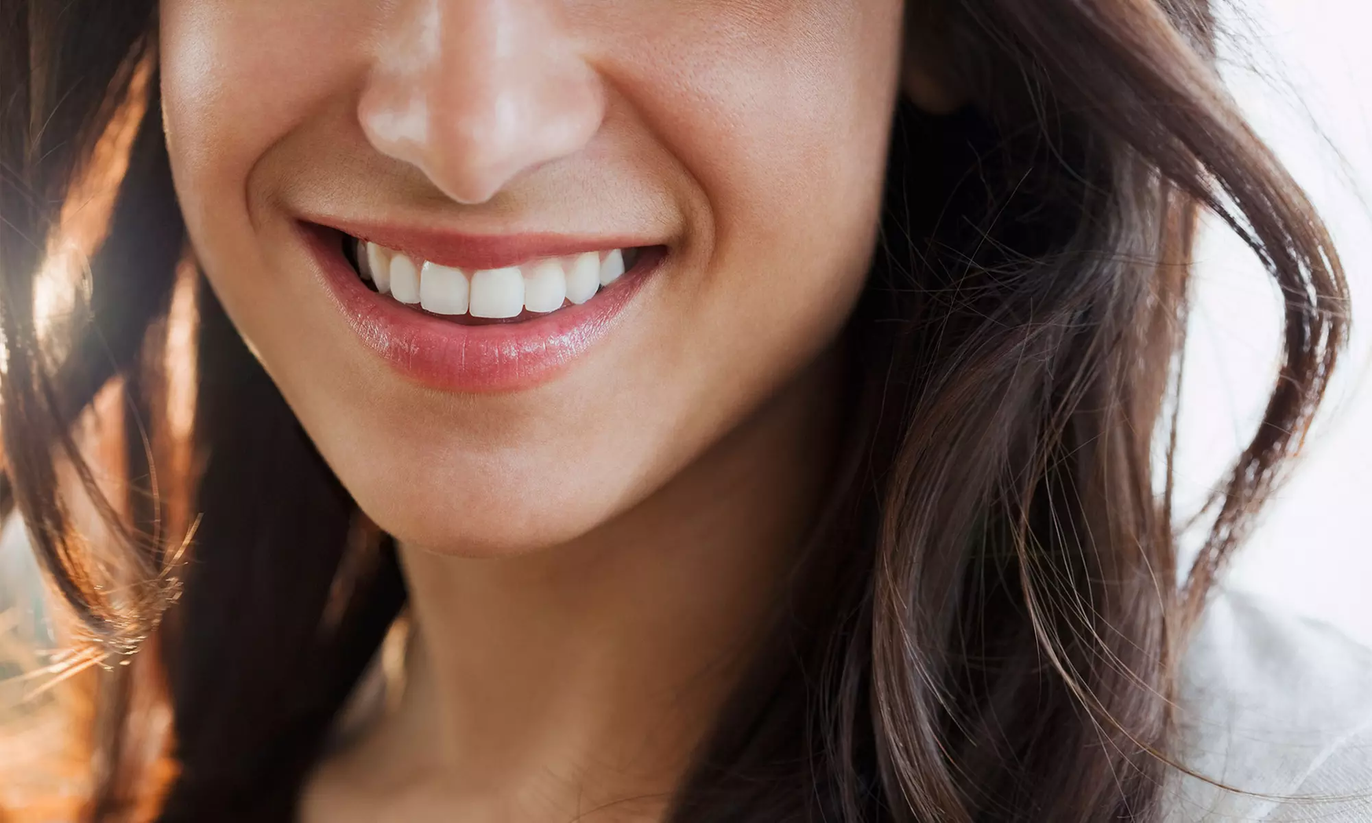 Limpieza bucal con pulido, fluorización, revisión y kit de blanqueamiento  para casa con férula y gel, para una persona - Primary Image