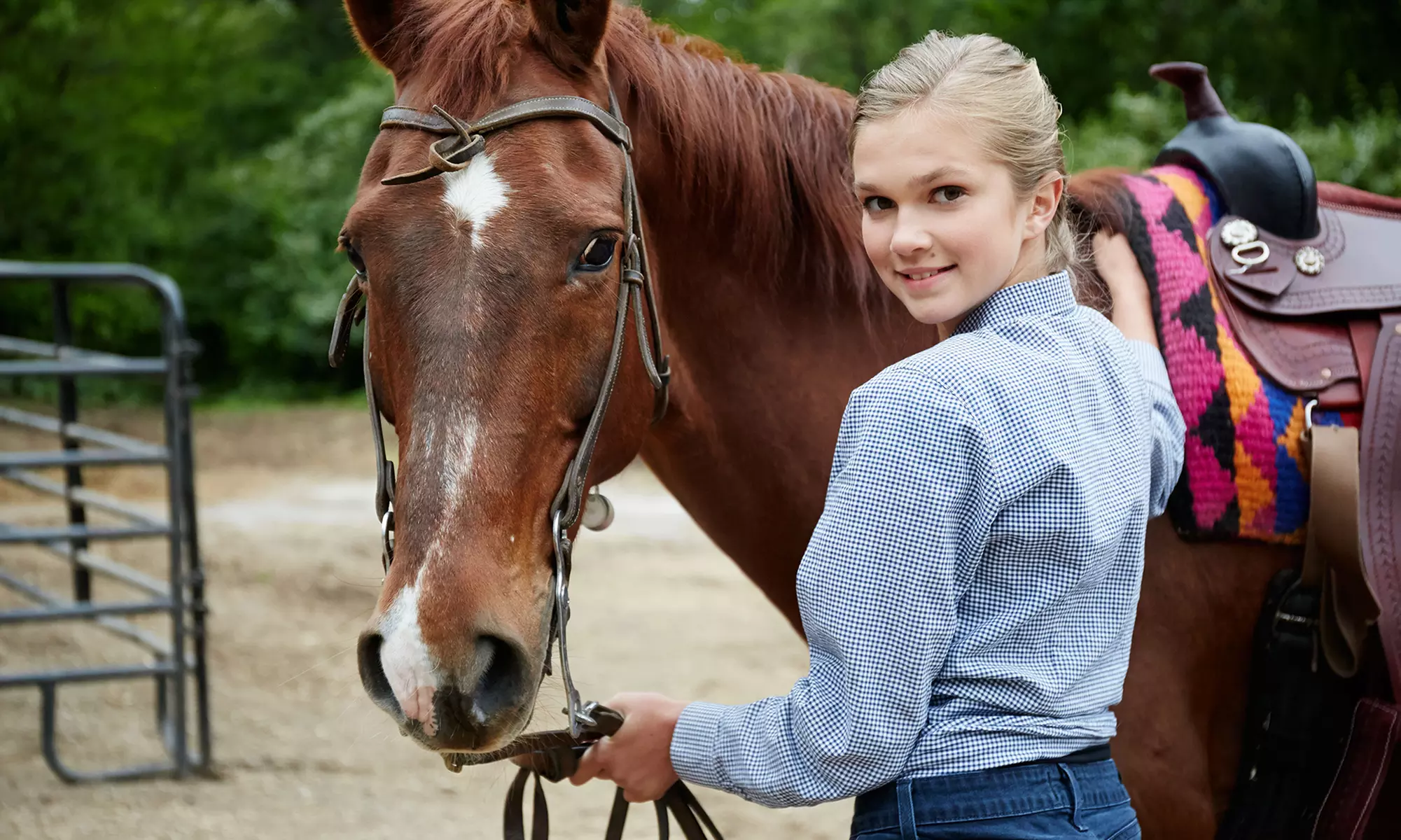 Passeggiata o lezione a cavallo con aperitivo o merenda per 2 o 4 persone da Sporting Le Poiane Asd (sconto fino a 79%) - Primary Image