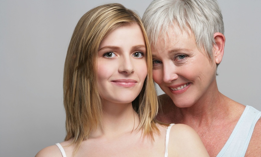 Image 1: Refresh with 20 or 40 Units of Botox