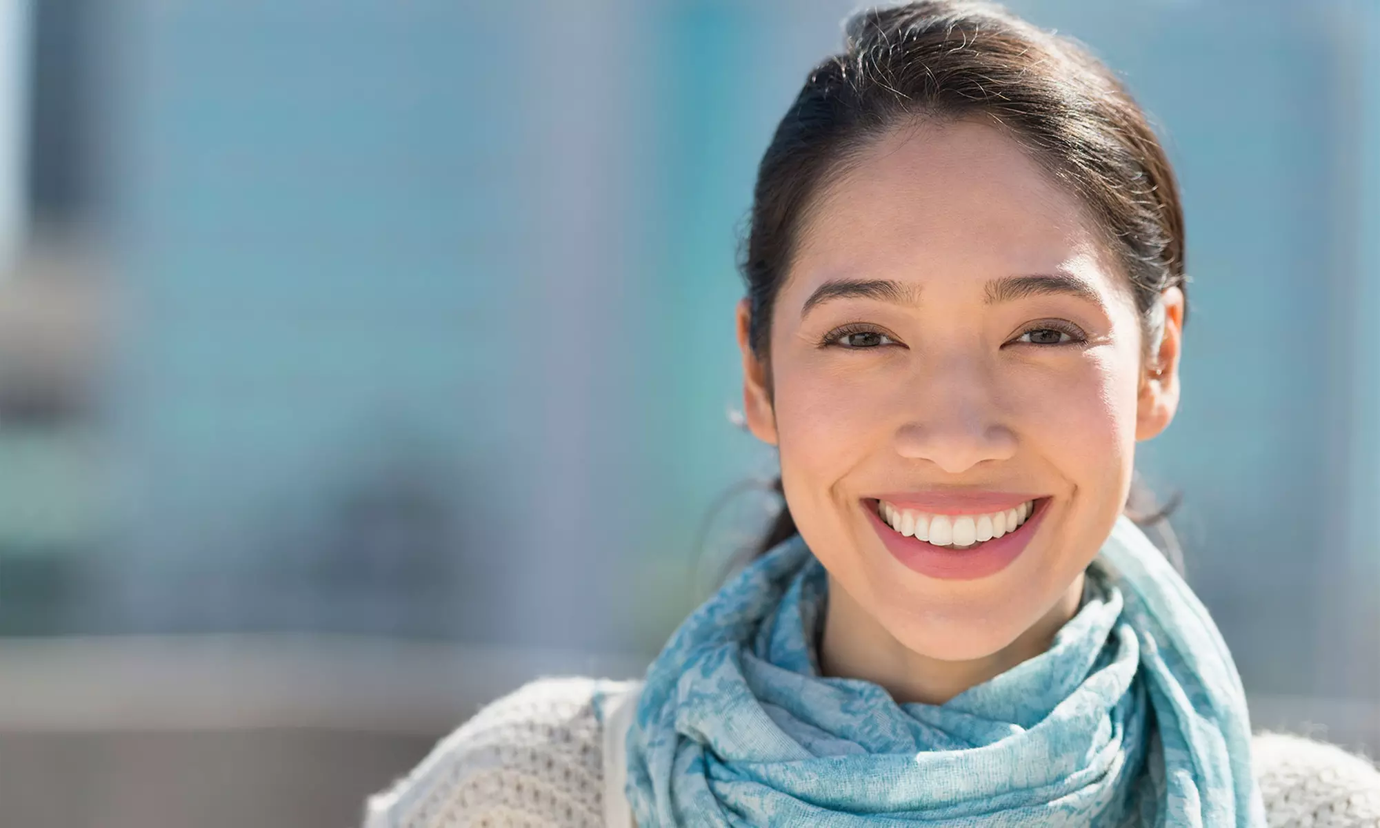 Limpieza bucal con ultrasonidos y revisión con opción a curetaje en una o dos arcadas con hasta 81% de descuento - Primary Image