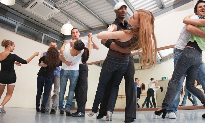 Image 1: Tanze zu den Rhythmen von Kizomba in der Tanzschule Schröder
