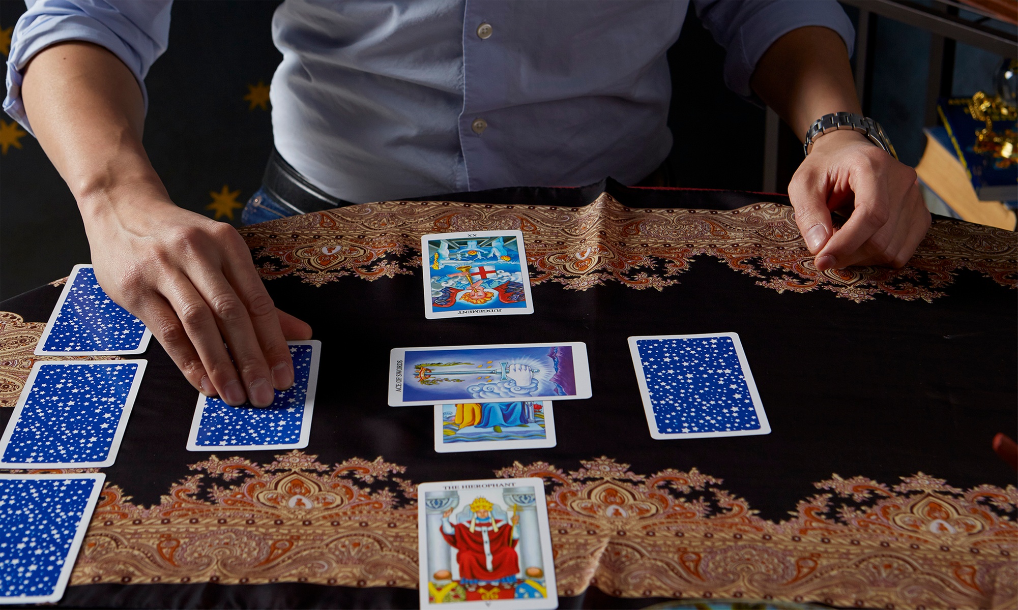 Find Clarity: Tarot Readings Designed for Your Unique Journey