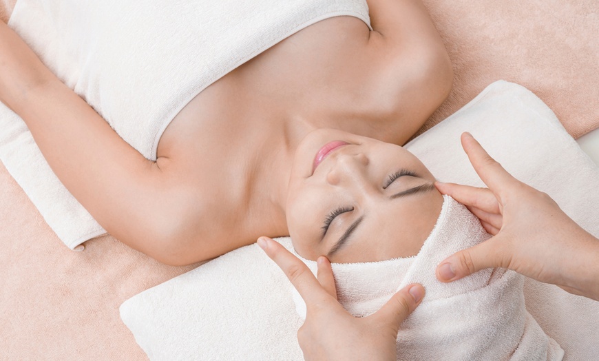 Image 1: 60 Min. Korean Skincare opt. mit Microneedling oder Aqua-Facial