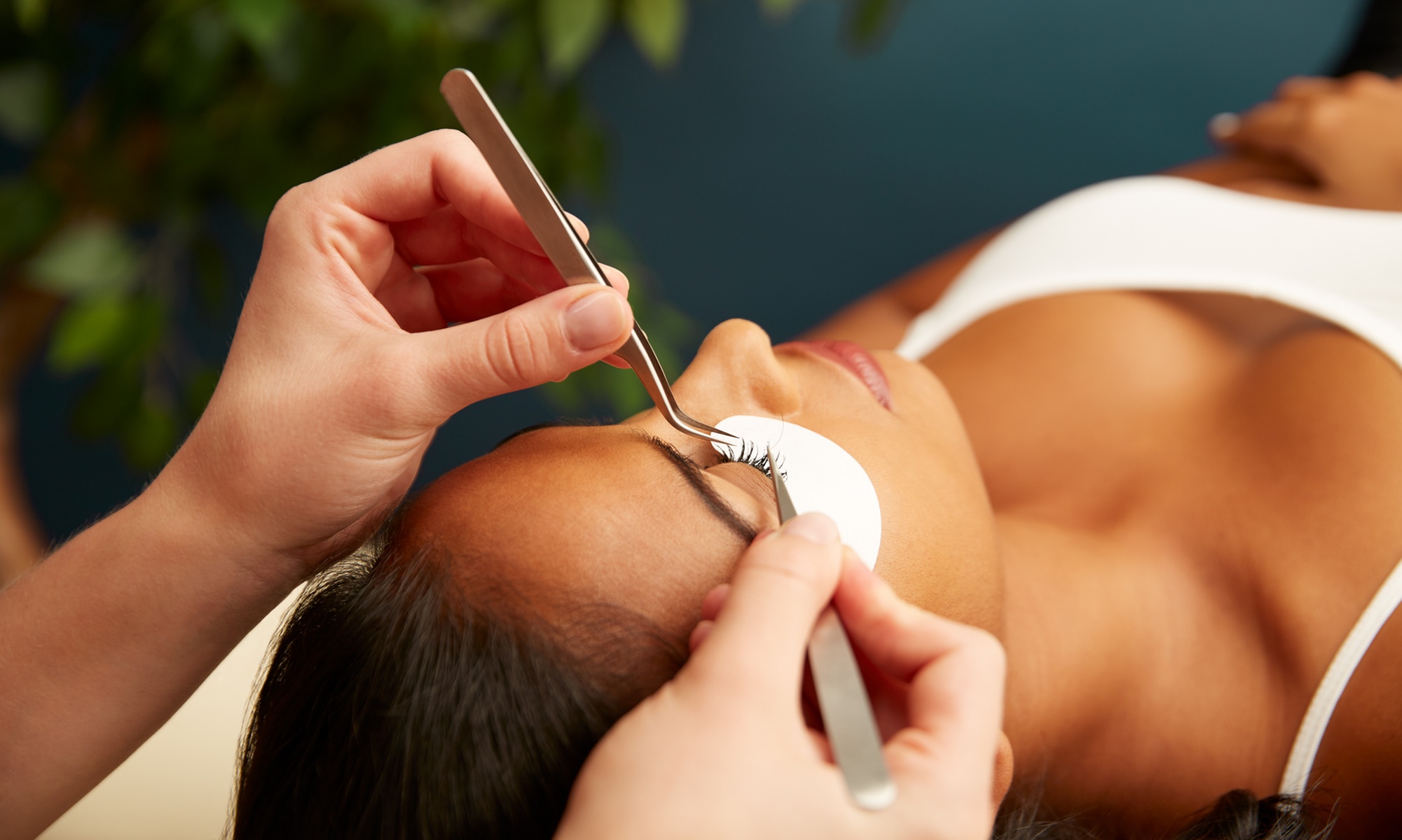 Experience Cindy at Energy Spa & Eyelash's full set and refill options, featuring classic and hybrid lash extensions up to 38%
