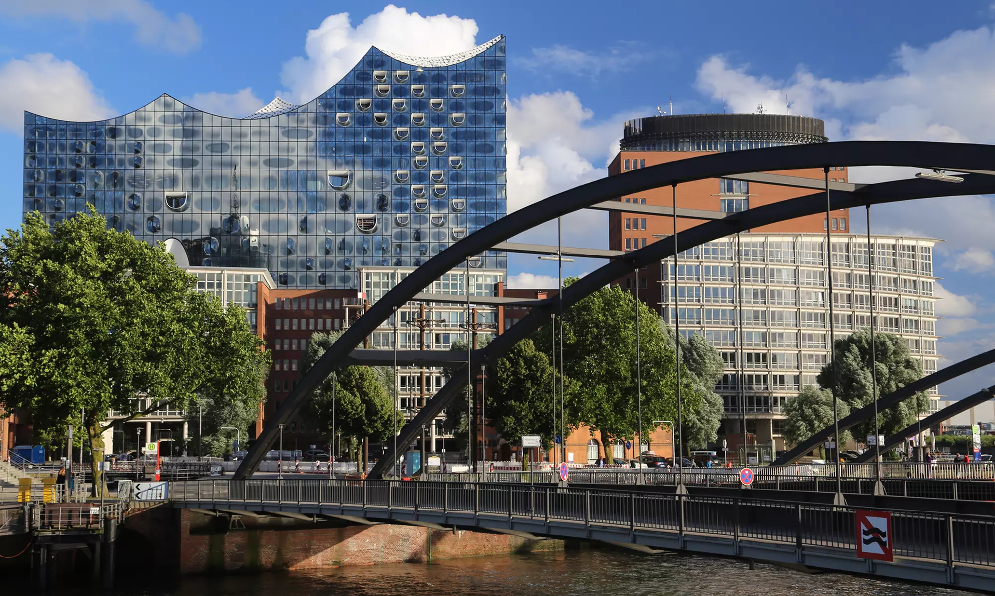 Königstour: 3 Std. Führung durch die Elbphilharmonie, Speicherstadt und Kontorhausviertel (24% sparen*) - Primary Image