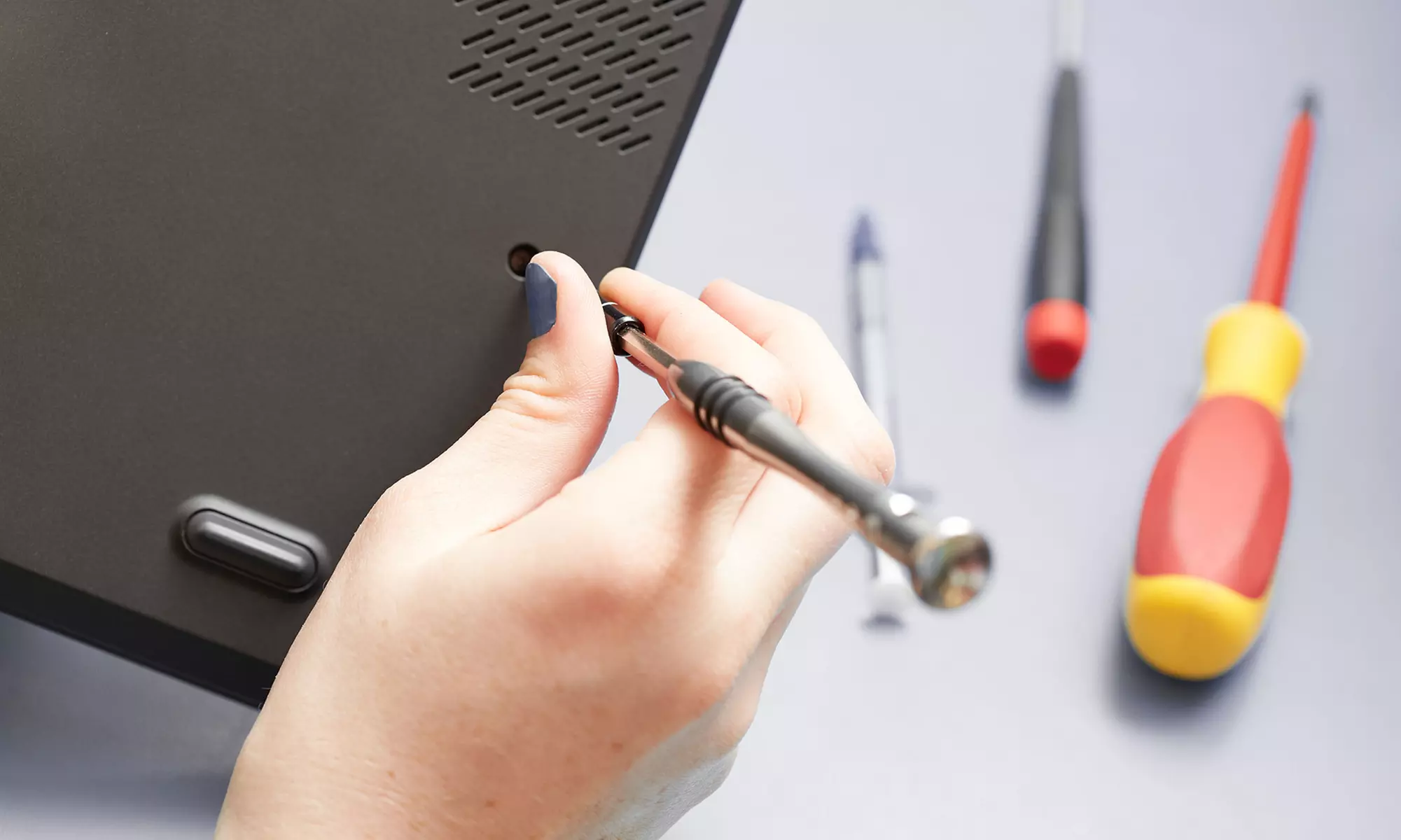 Battery Replacement: MacBook Pro 13 ($99), MacBook Air 13 ($119) or MacBook 12 ($199) at Experimac Sydney Town Hall - Primary Image