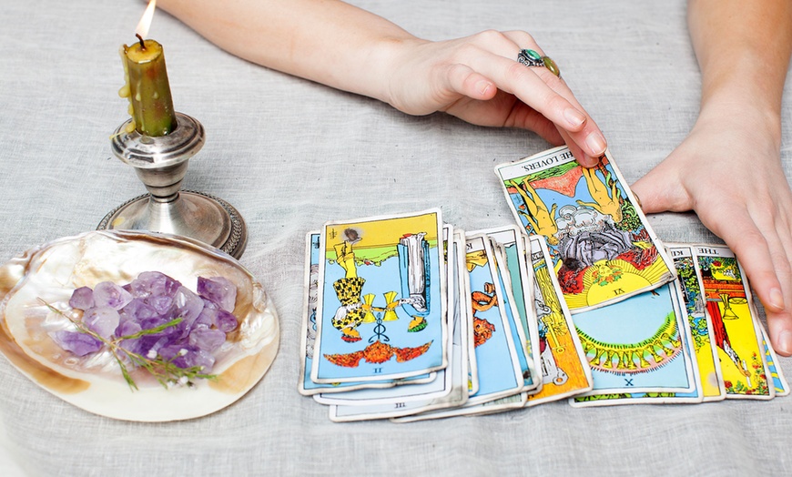 Image 1: Voyance avec tirage de carte