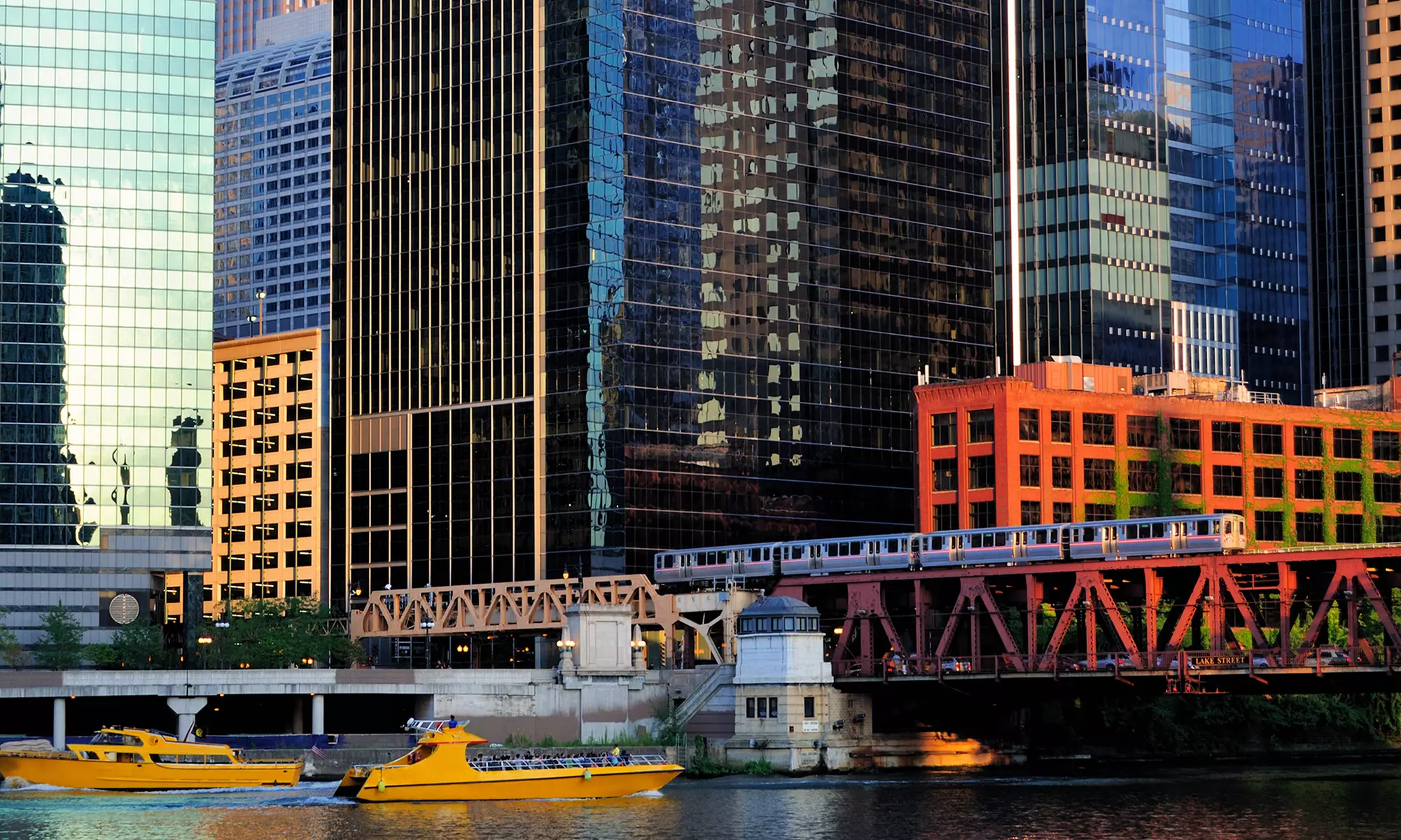 Explore Classic Chicago Highlights for 2, 4, or 8 Persons