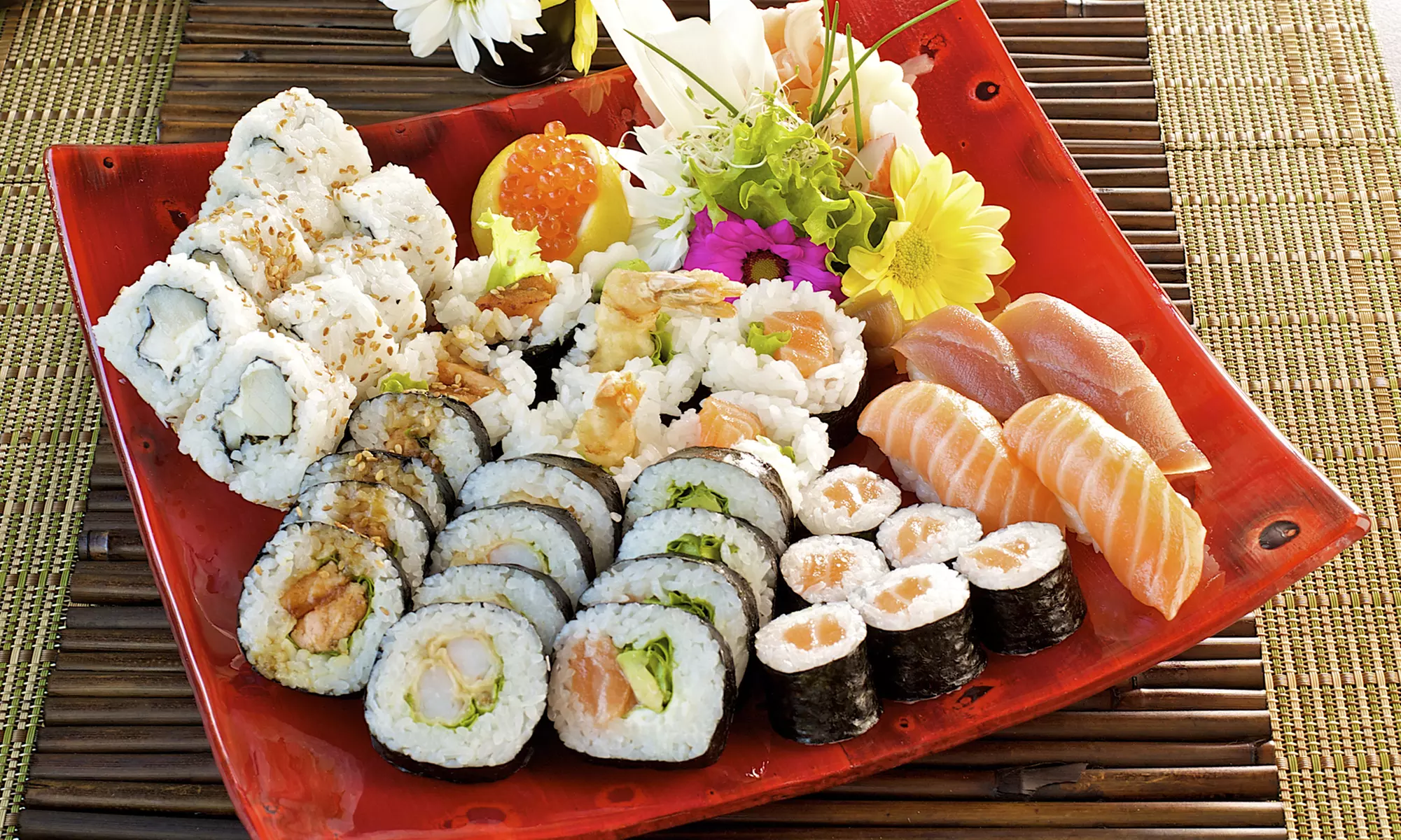 Misosoep + sushischotel voor twee