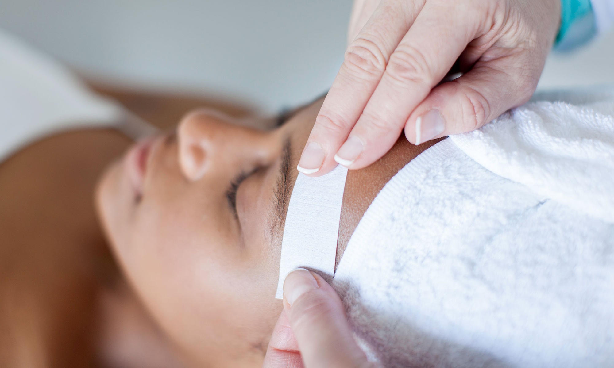 Achieve a Perfect Look with Eyebrow Waxing and Tinting Options