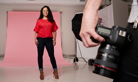 Shooting photo en studio pour professionnels, famille, grossesse ou EVJF avec 1 ou 2 tirages dès 14,90 € chez Guy Arnaud
